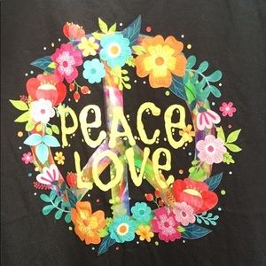 ⬇️ 2/$25 Listing Black Floral Peace Love Sign Graphic Summer Tee